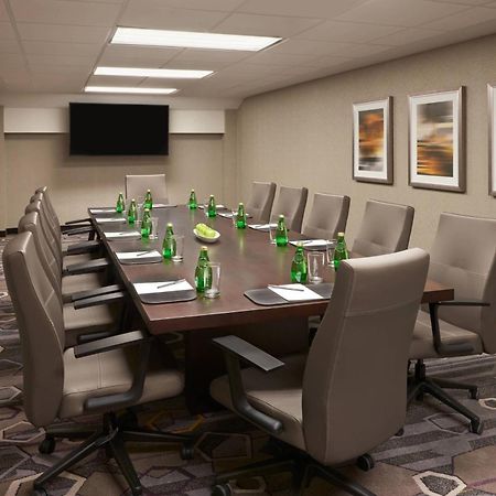 Courtyard By Marriott Oshawa Hotel Екстериор снимка