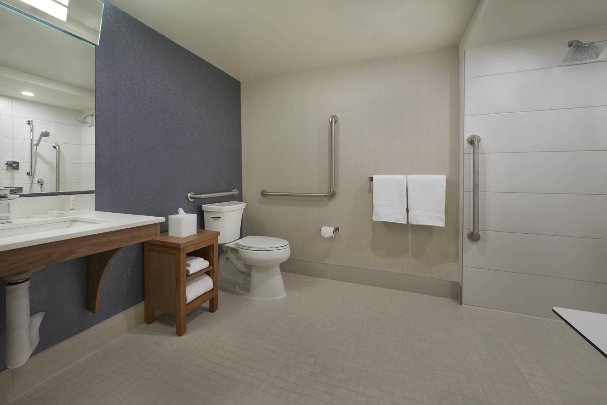 Courtyard By Marriott Oshawa Hotel Екстериор снимка