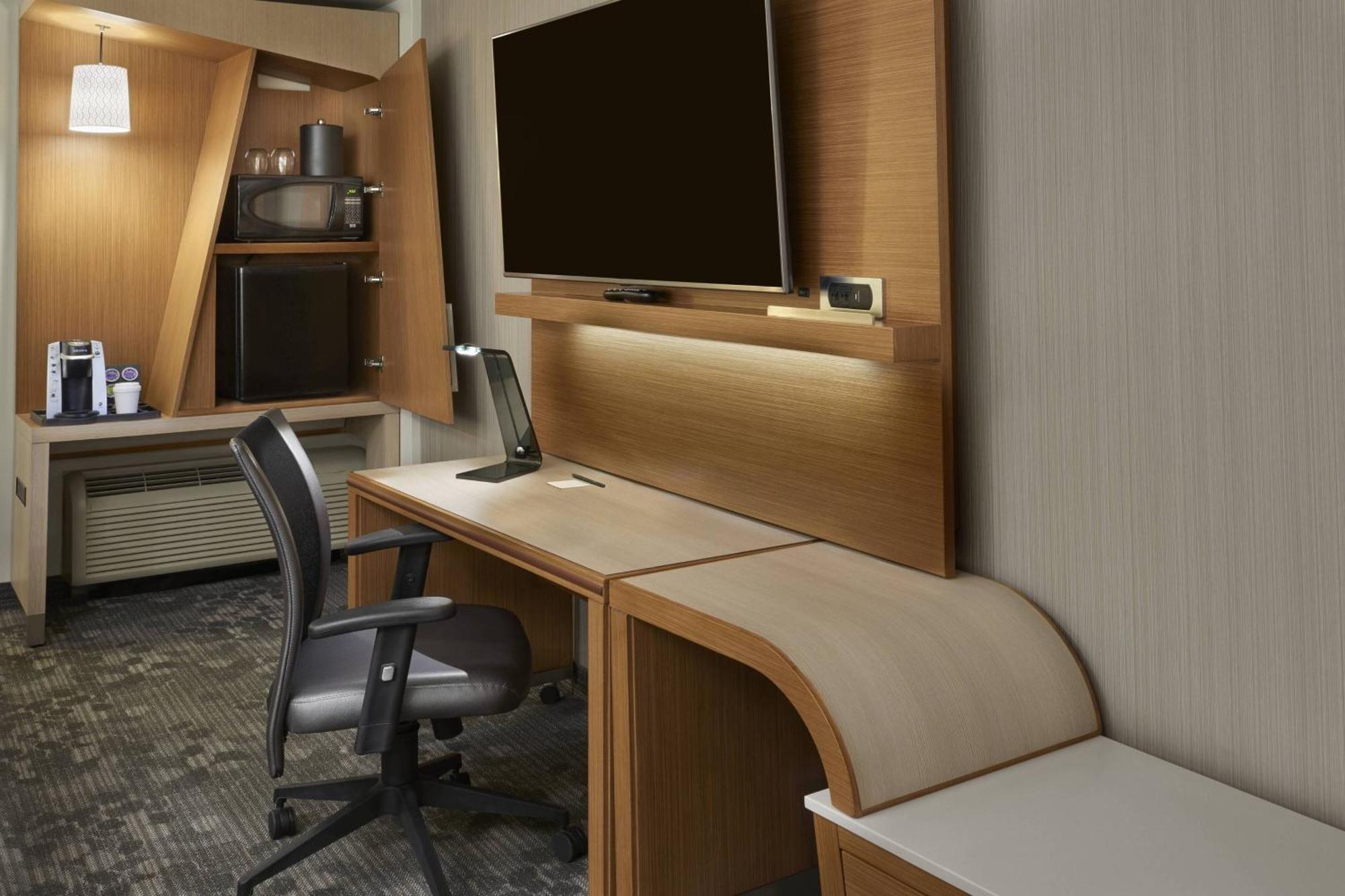 Courtyard By Marriott Oshawa Hotel Екстериор снимка
