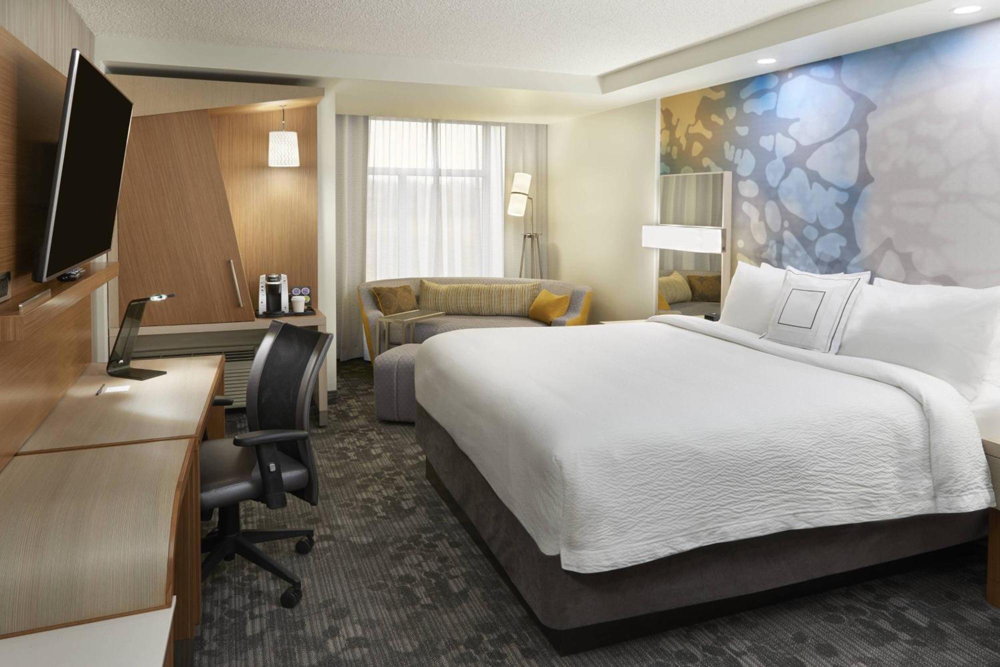 Courtyard By Marriott Oshawa Hotel Екстериор снимка