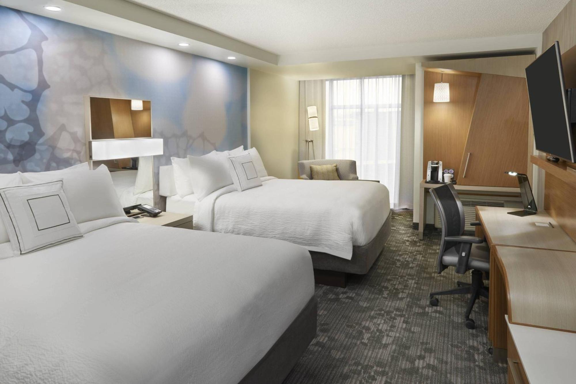 Courtyard By Marriott Oshawa Hotel Екстериор снимка