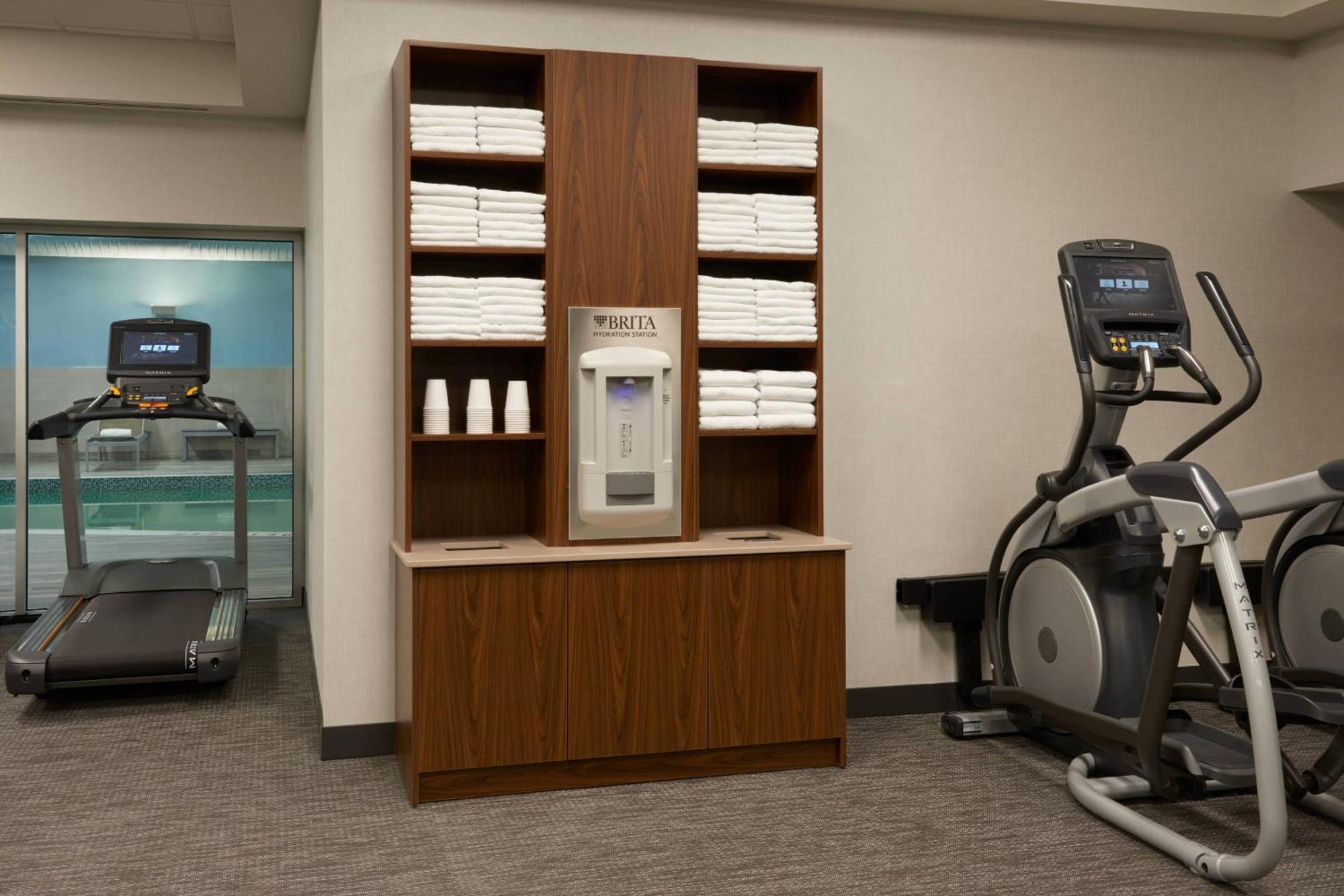 Courtyard By Marriott Oshawa Hotel Екстериор снимка