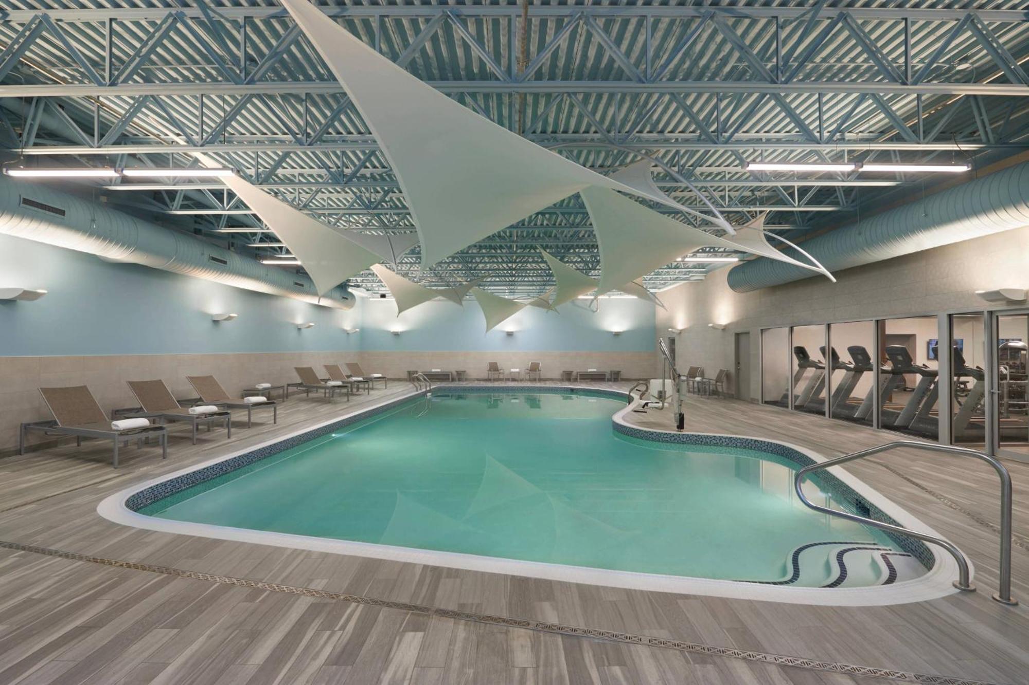 Courtyard By Marriott Oshawa Hotel Екстериор снимка